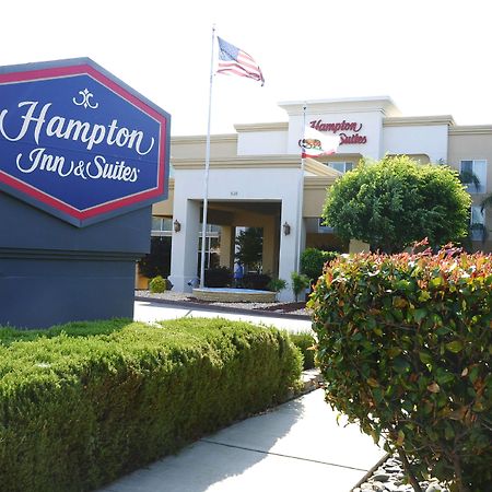 Hampton Inn & Suites Ред Блъф Екстериор снимка