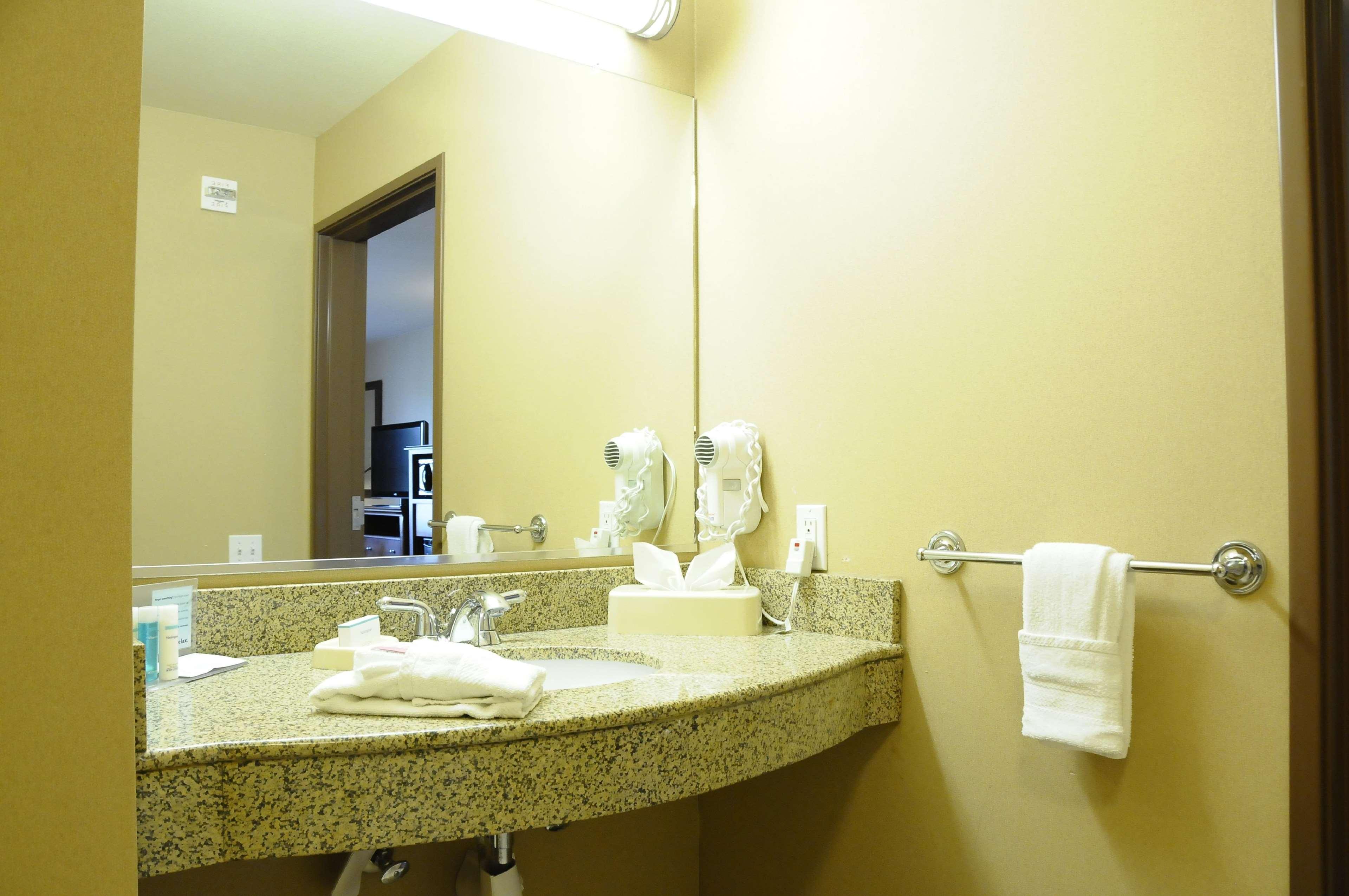 Hampton Inn & Suites Ред Блъф Екстериор снимка