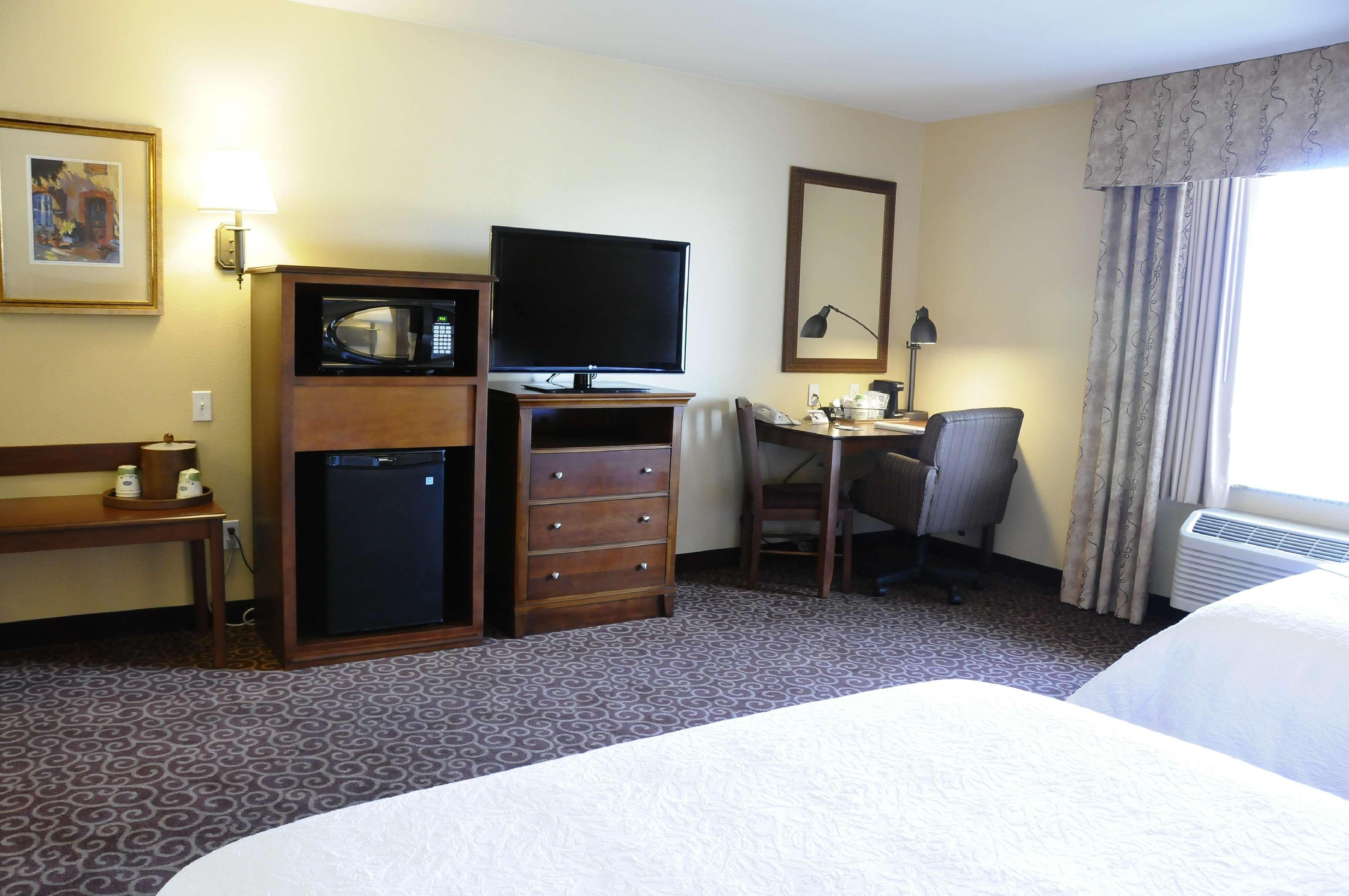 Hampton Inn & Suites Ред Блъф Екстериор снимка