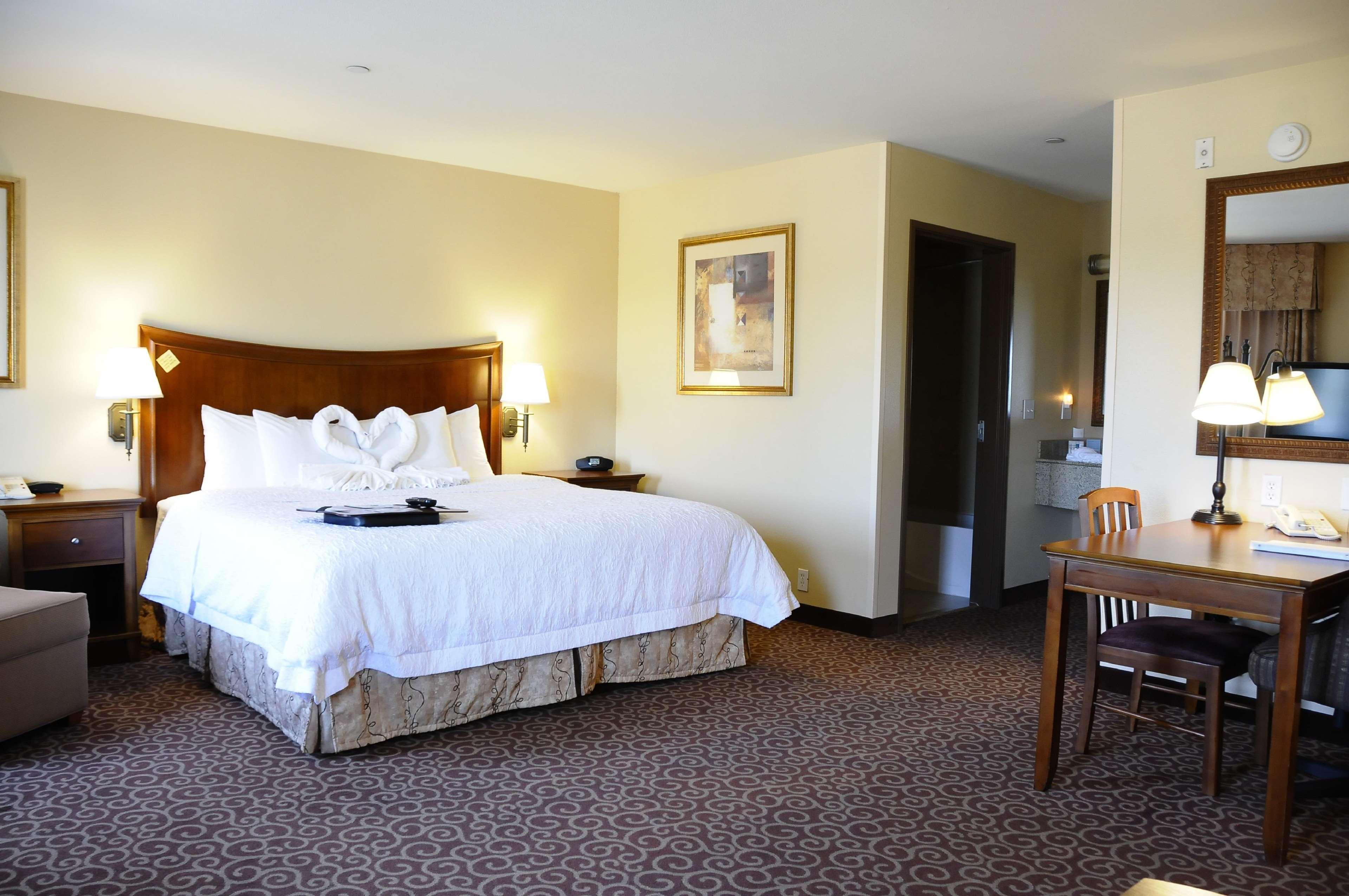 Hampton Inn & Suites Ред Блъф Екстериор снимка