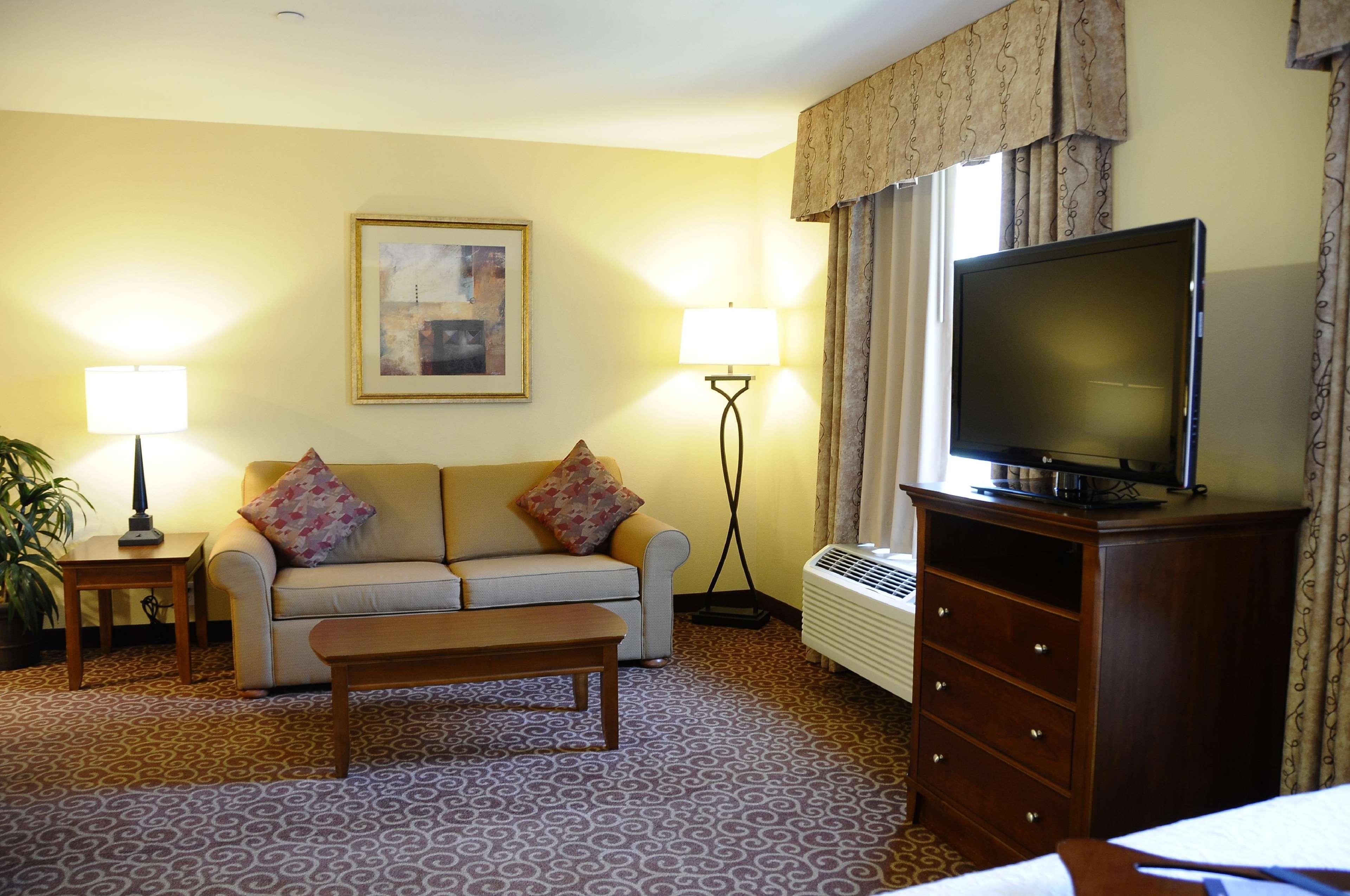 Hampton Inn & Suites Ред Блъф Екстериор снимка