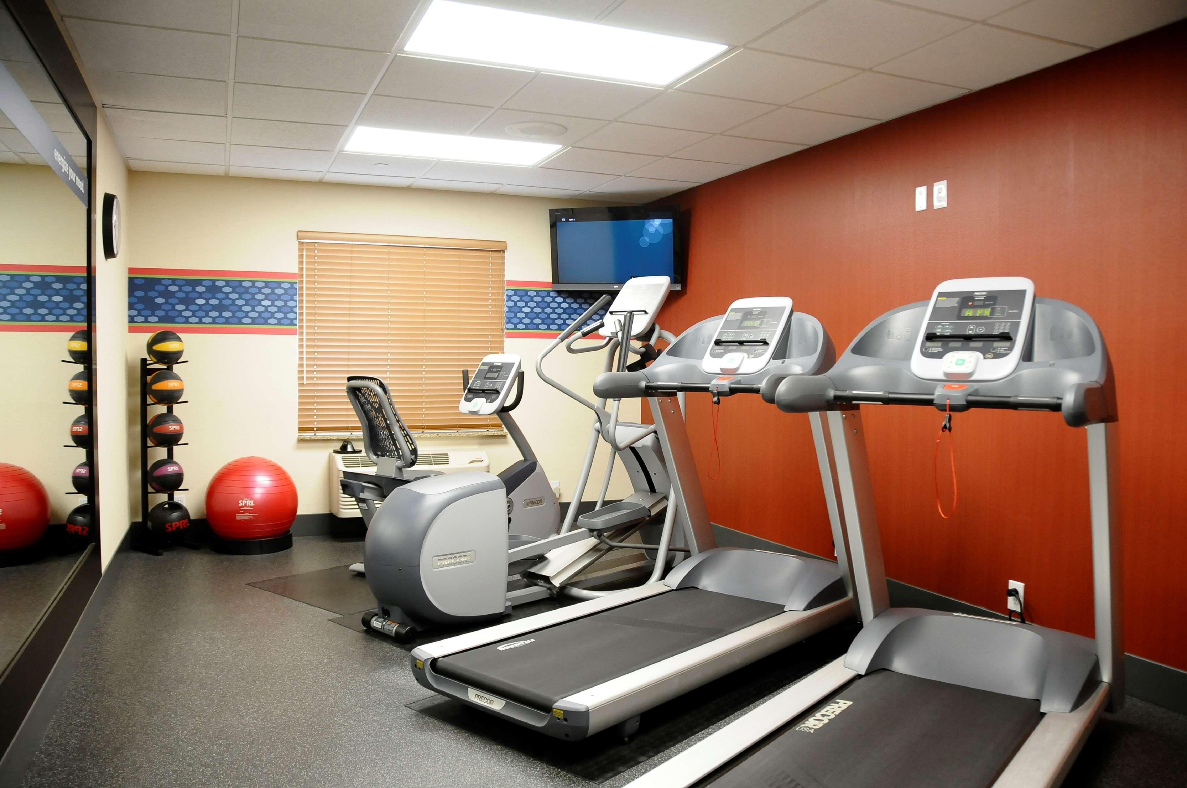 Hampton Inn & Suites Ред Блъф Екстериор снимка