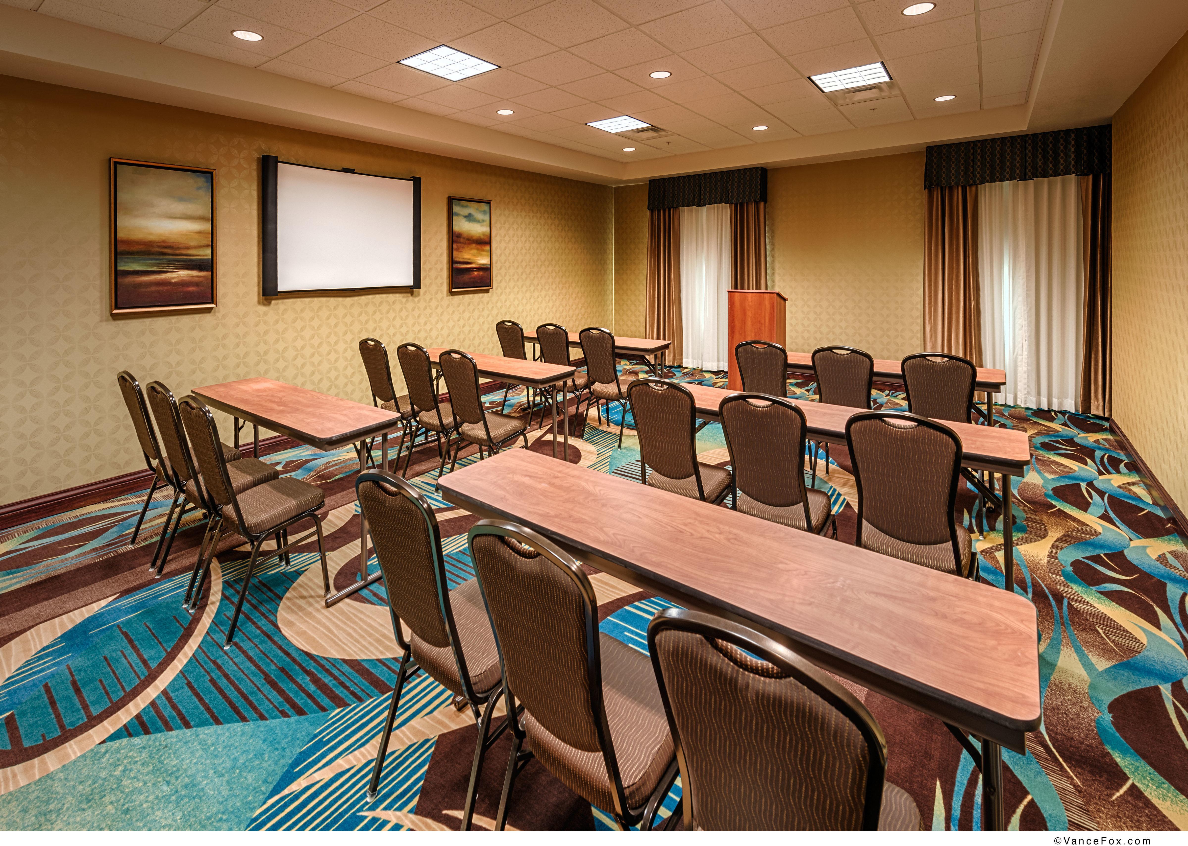 Hampton Inn & Suites Ред Блъф Екстериор снимка