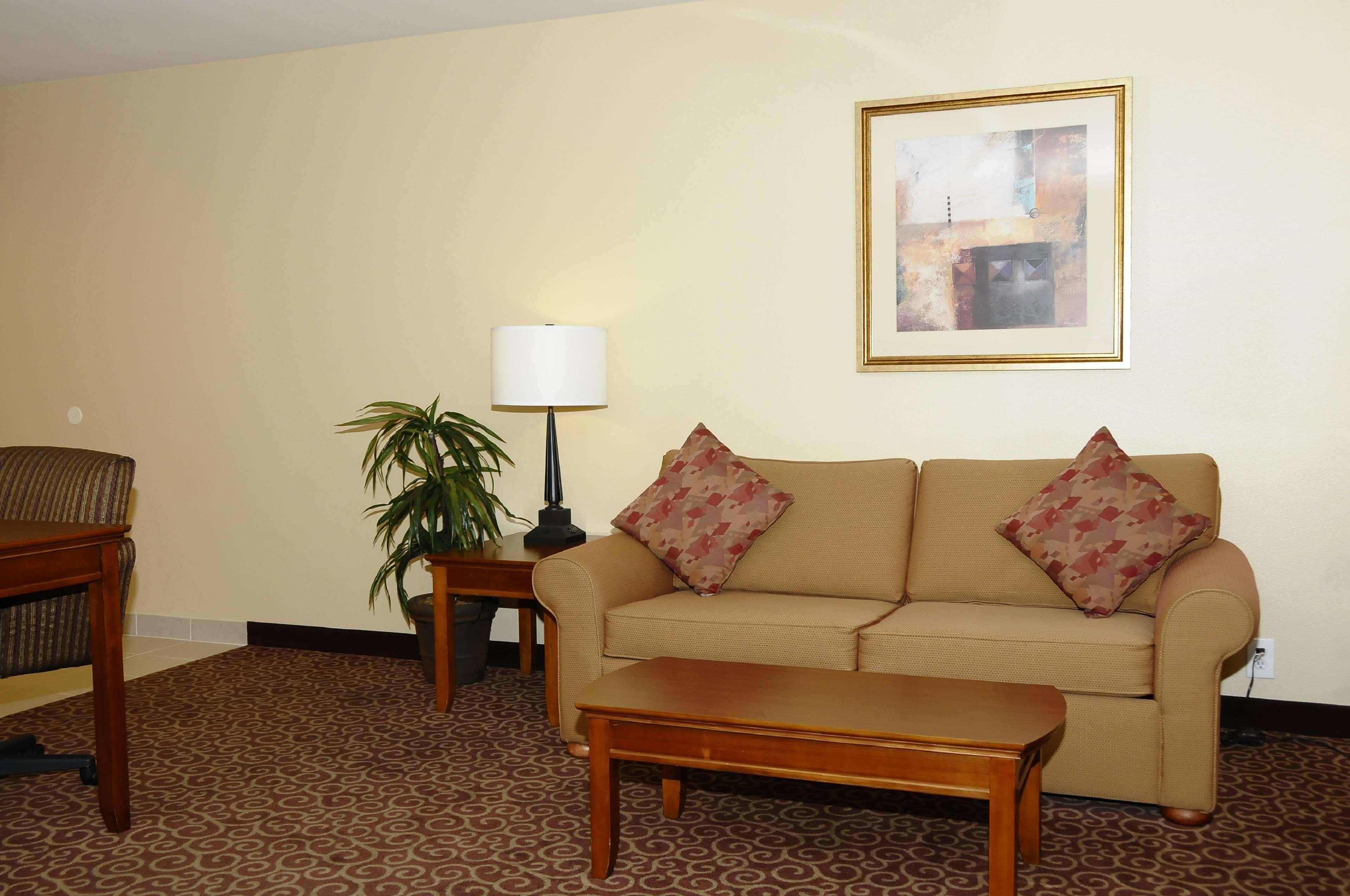 Hampton Inn & Suites Ред Блъф Екстериор снимка