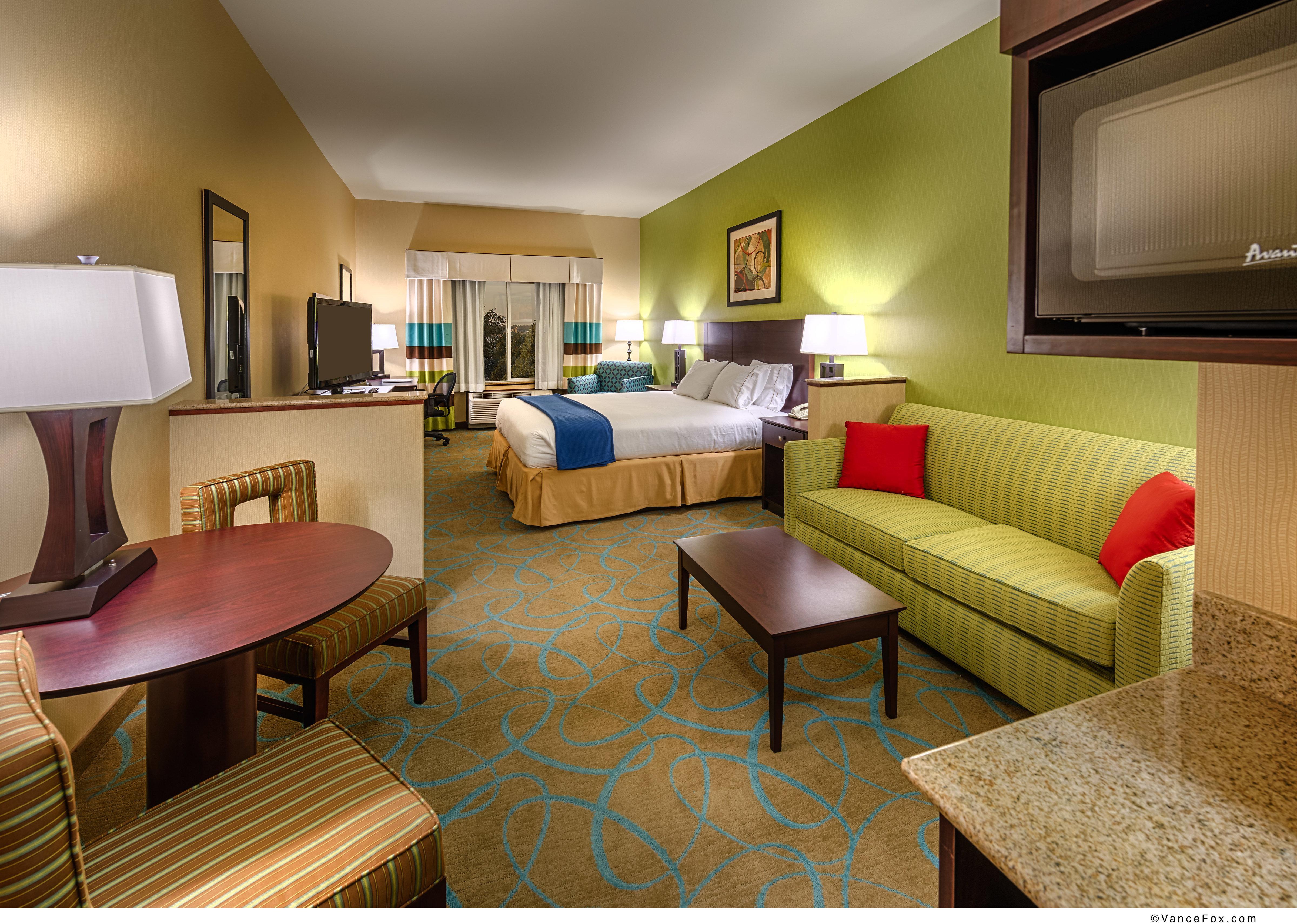 Hampton Inn & Suites Ред Блъф Екстериор снимка