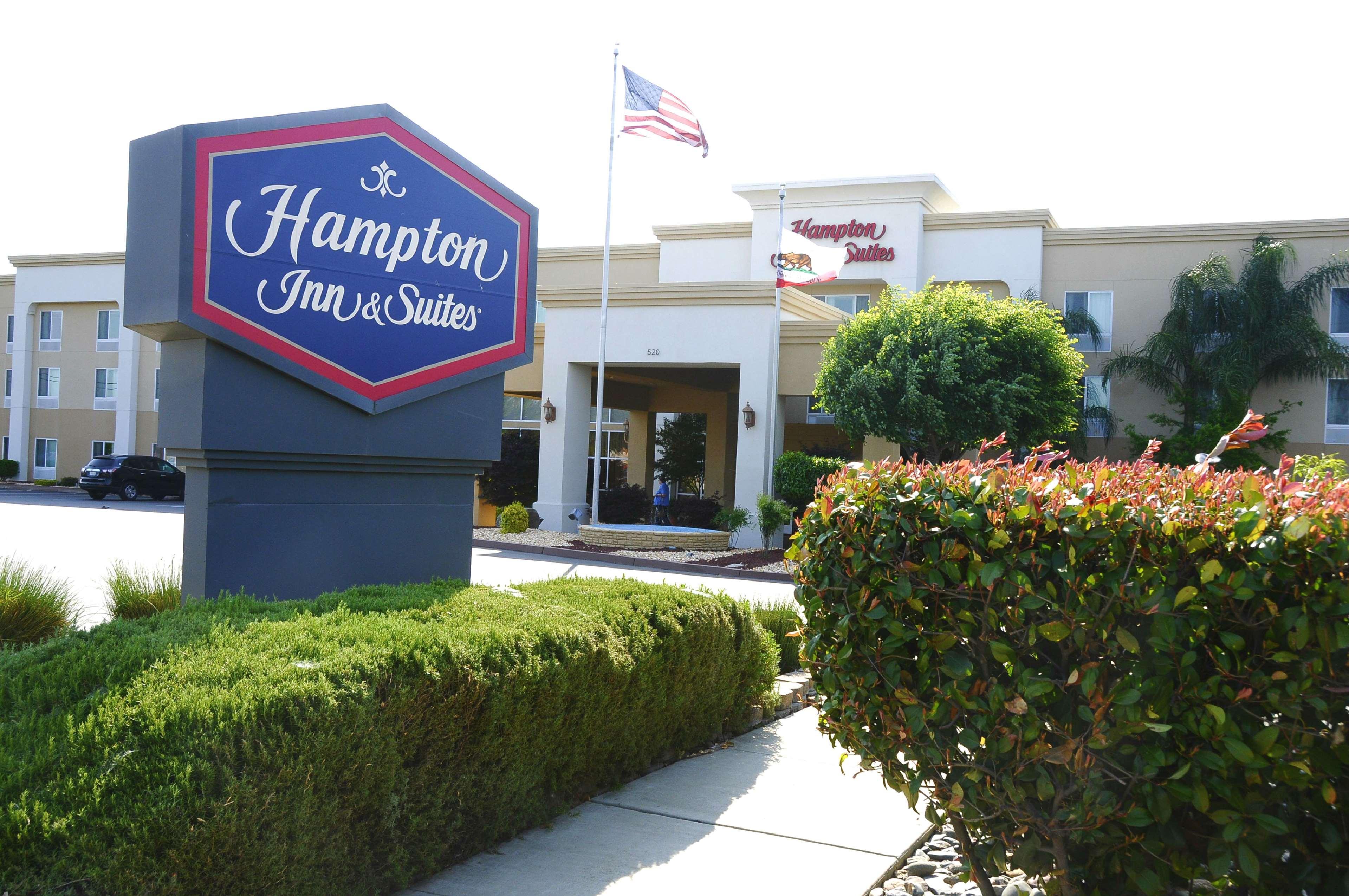 Hampton Inn & Suites Ред Блъф Екстериор снимка