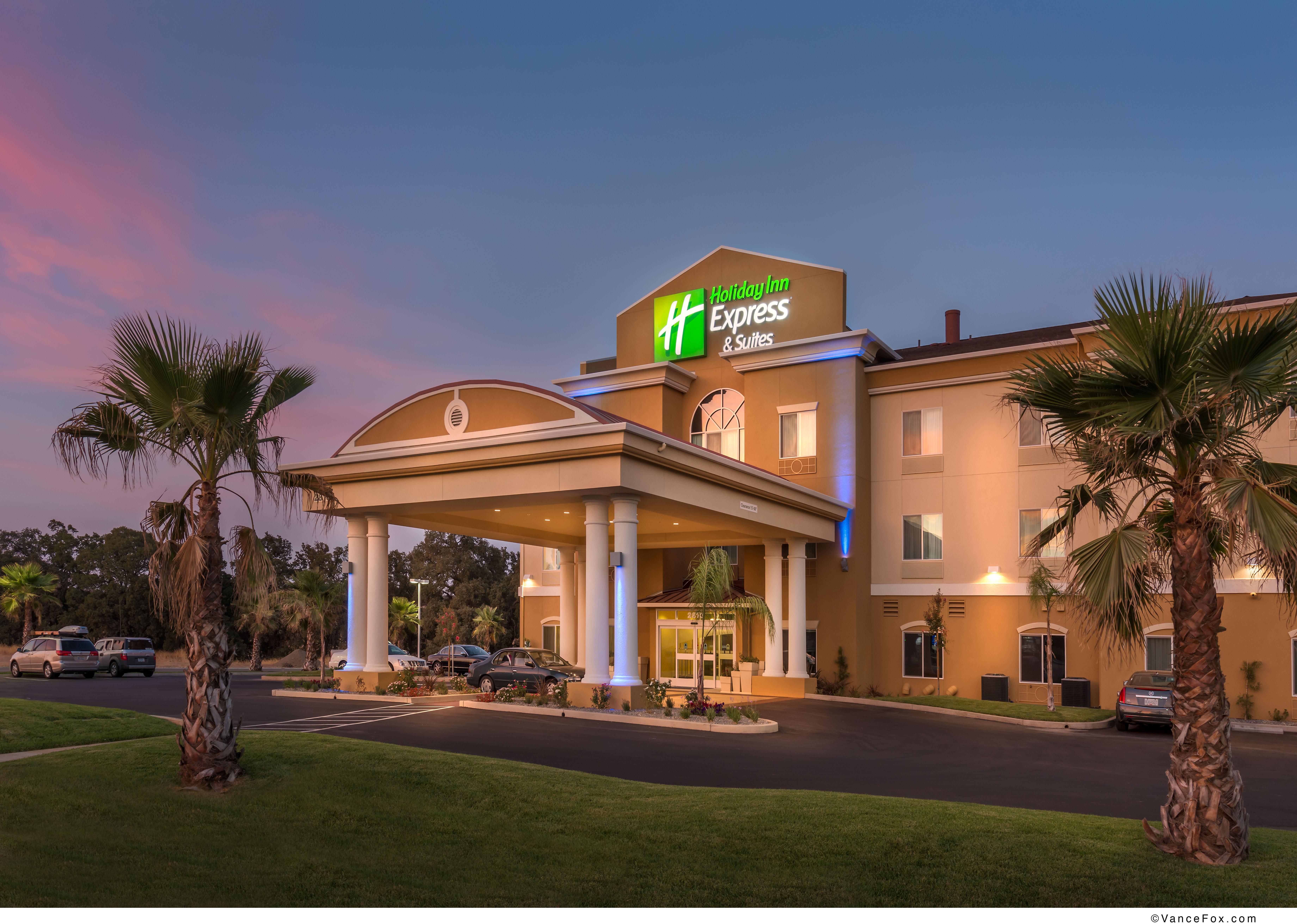 Hampton Inn & Suites Ред Блъф Екстериор снимка