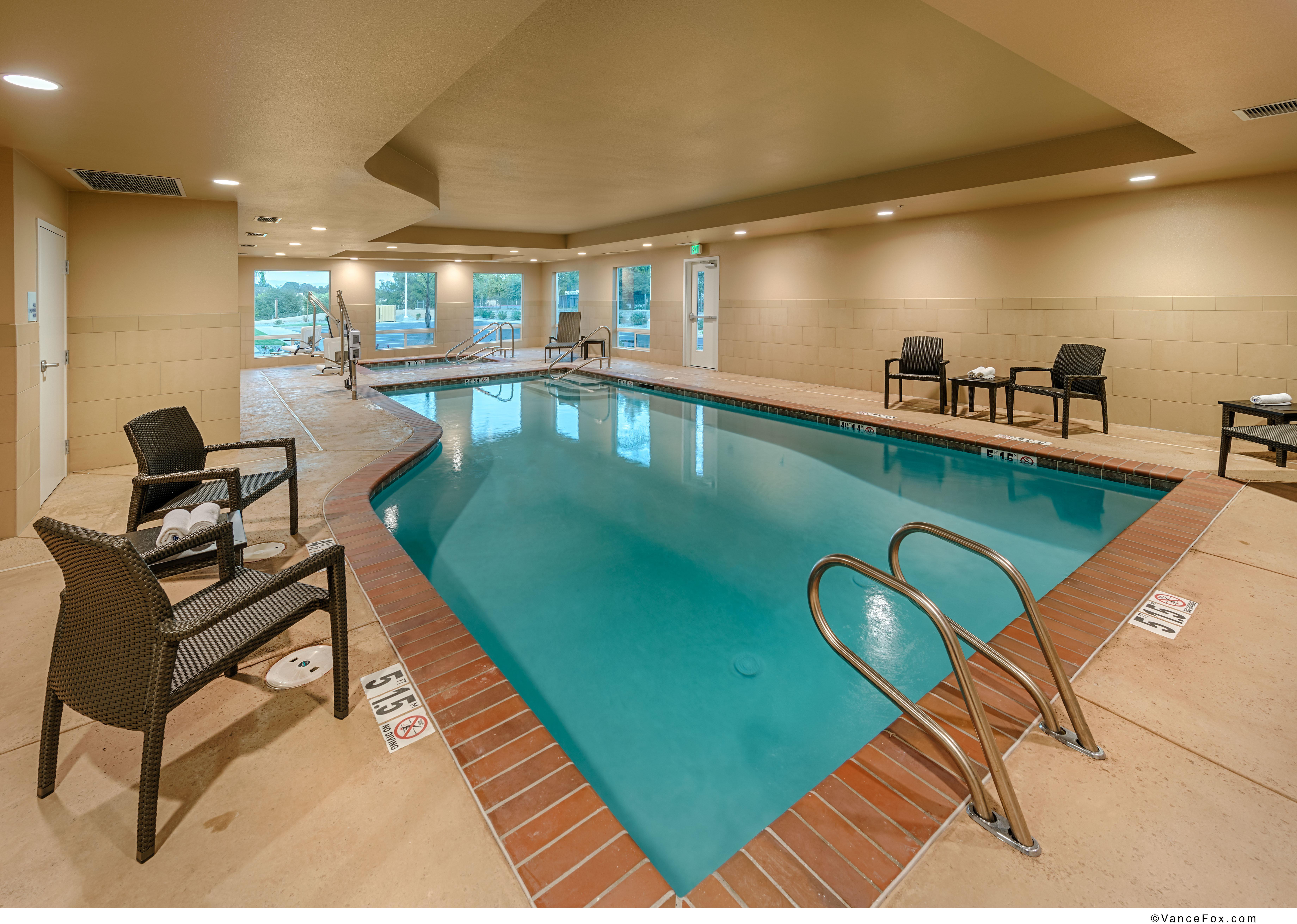 Hampton Inn & Suites Ред Блъф Екстериор снимка