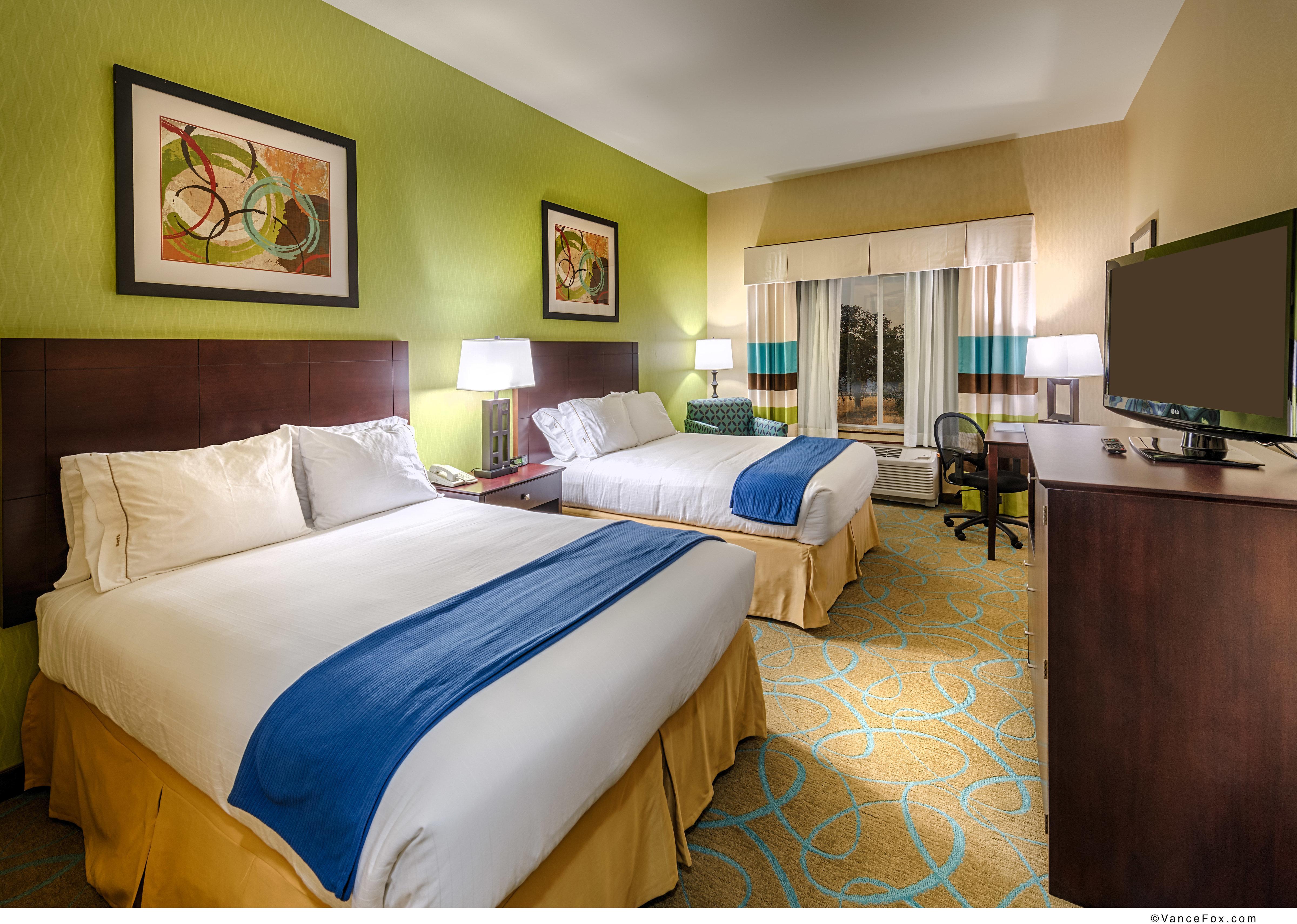 Hampton Inn & Suites Ред Блъф Екстериор снимка