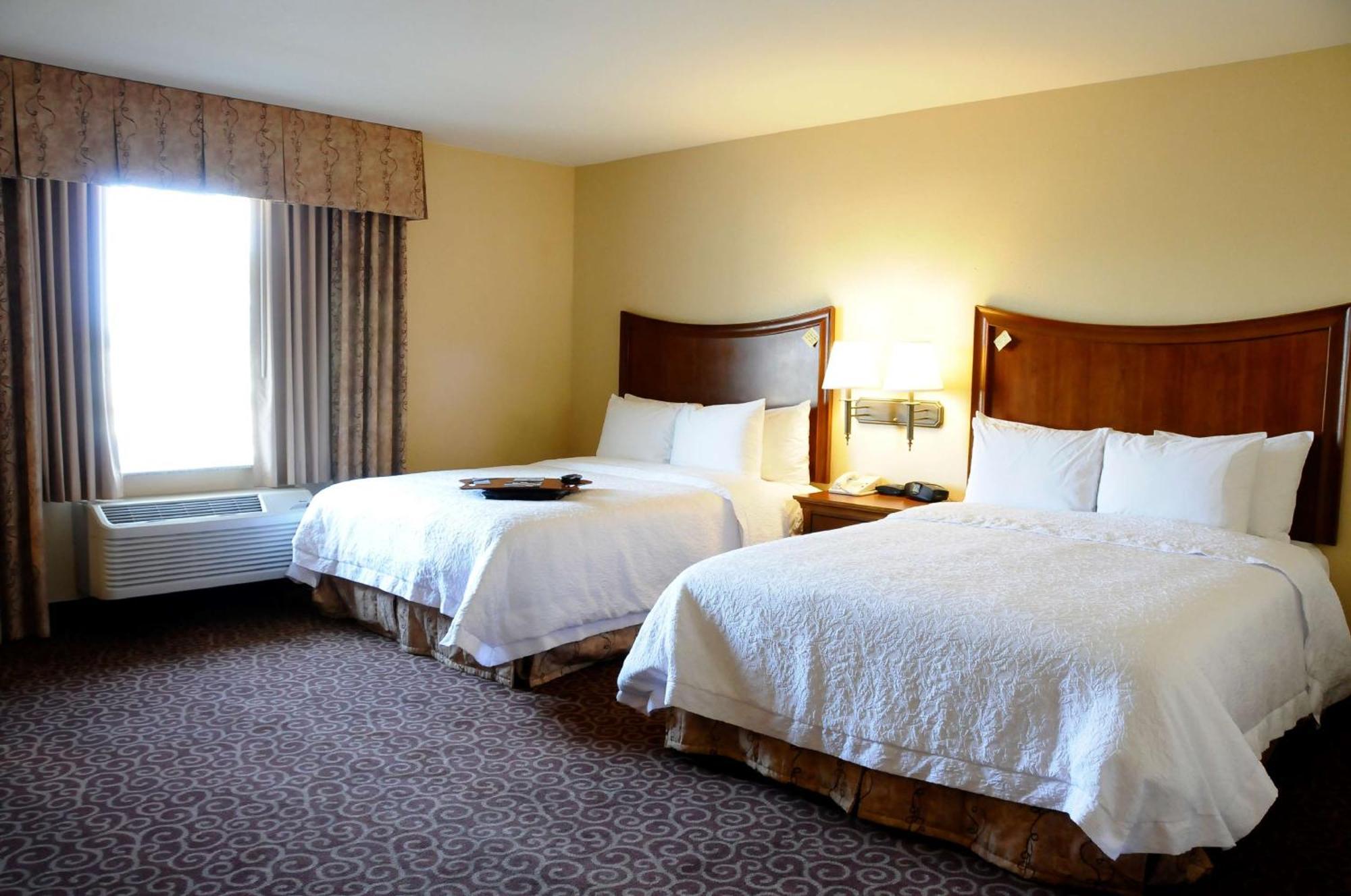 Hampton Inn & Suites Ред Блъф Екстериор снимка