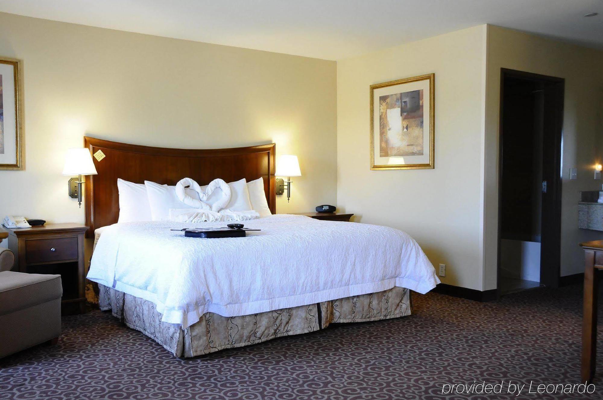 Hampton Inn & Suites Ред Блъф Екстериор снимка
