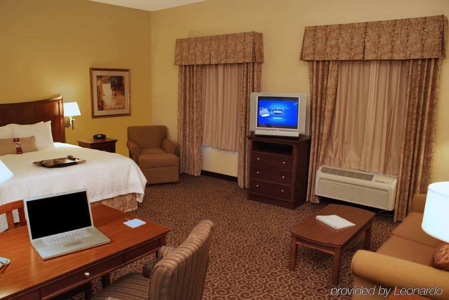 Hampton Inn & Suites Ред Блъф Стая снимка