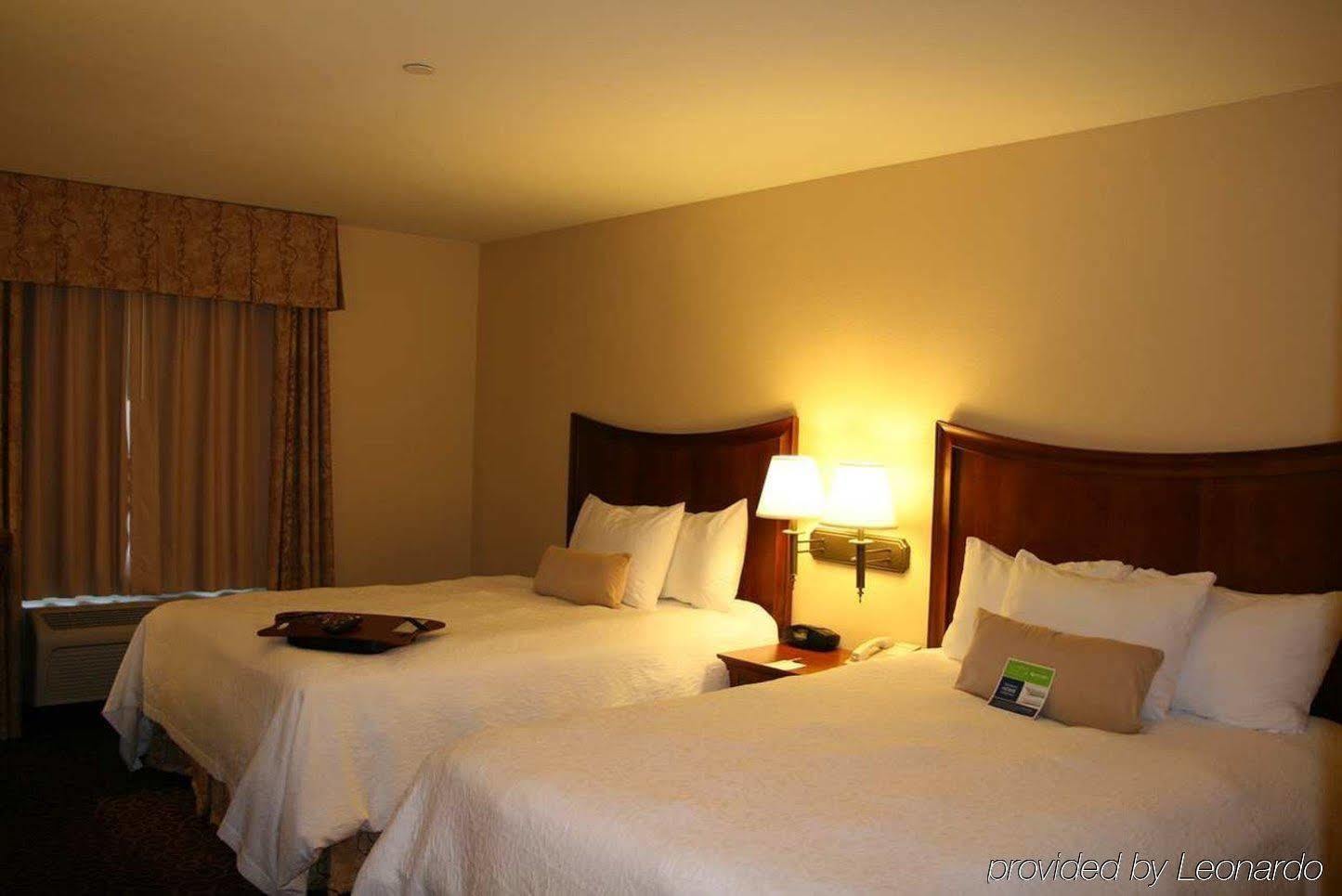 Hampton Inn & Suites Ред Блъф Стая снимка